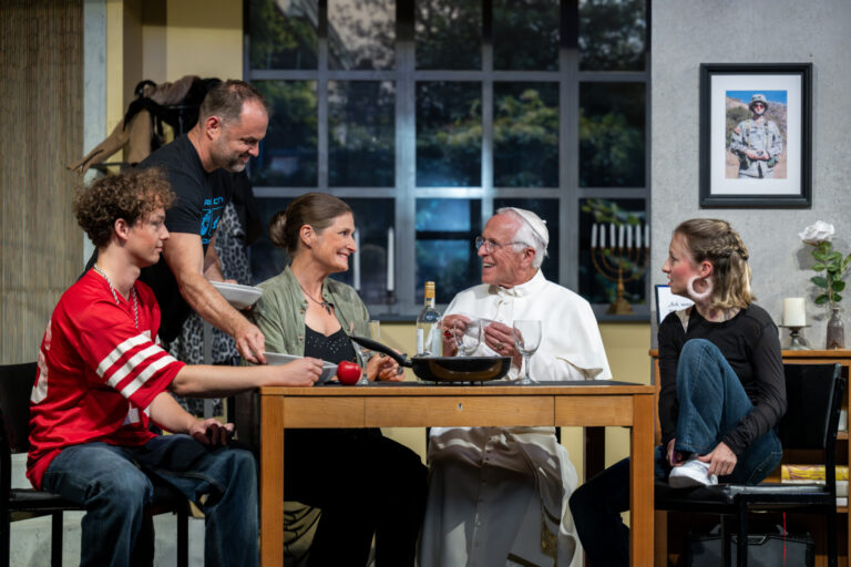 Schlossfestspiele Hagenwil: „Der Tag, an dem der Papst gekidnappt wurde“ (2024).